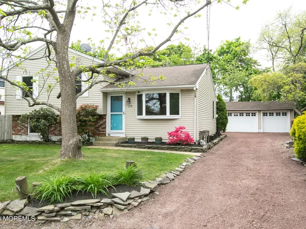 128 Forepeak Avenue, Beachwood, NJ 08722