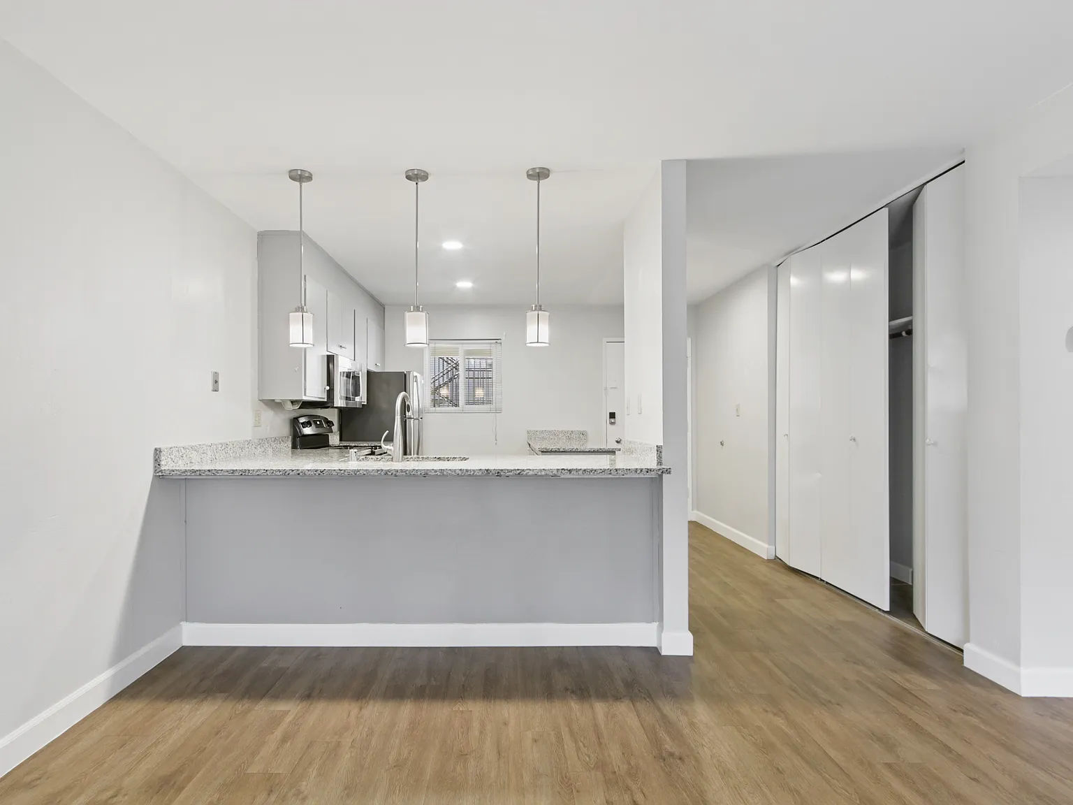 2 bed, 850 sqft, $1,945 — Photo 3