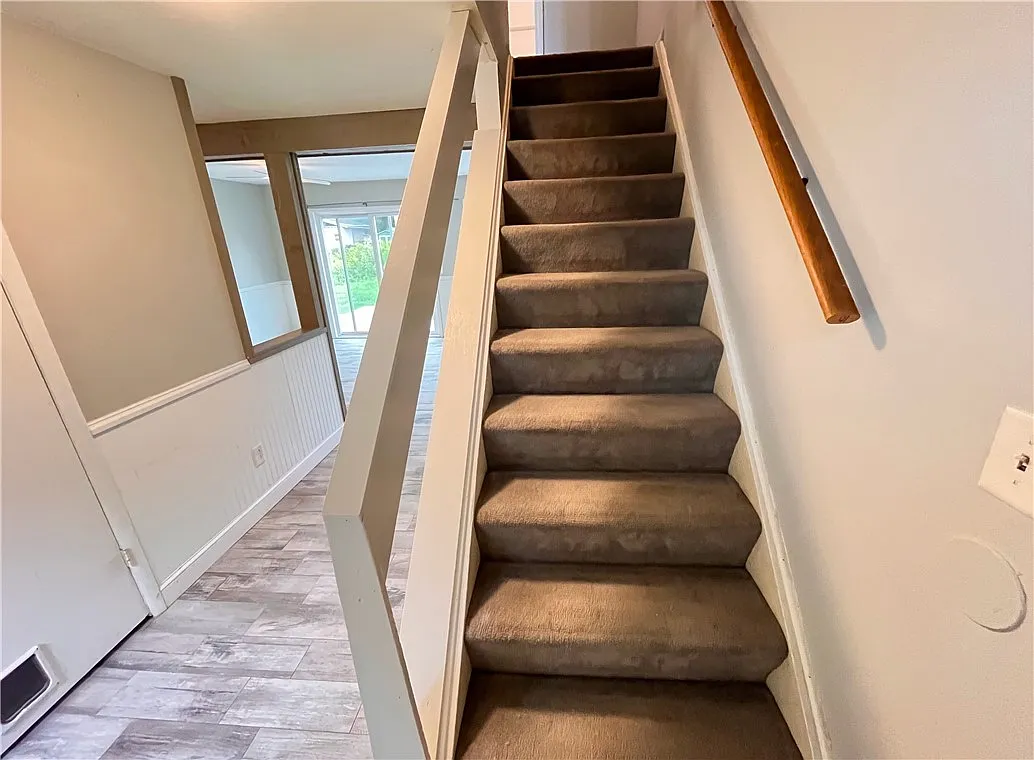 2 bed, 1.0 bath, 1800 sqft, $1,800 — Photo 2