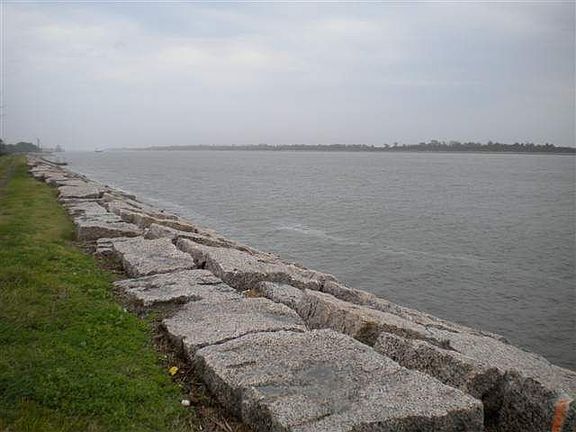 4th image of 4224 Lakeshore Dr