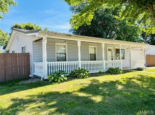 333 Straube Ln, Godfrey, IL 62035