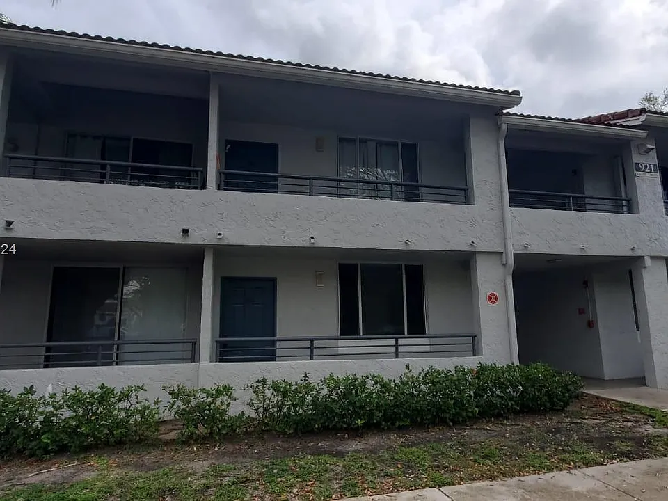 921 Lyons Rd