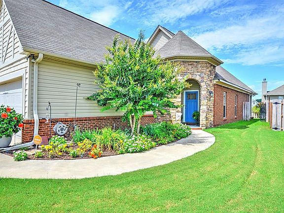 2nd image of 524 Park Lake Dr