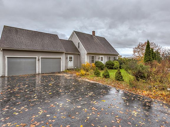2 car garage with mud room