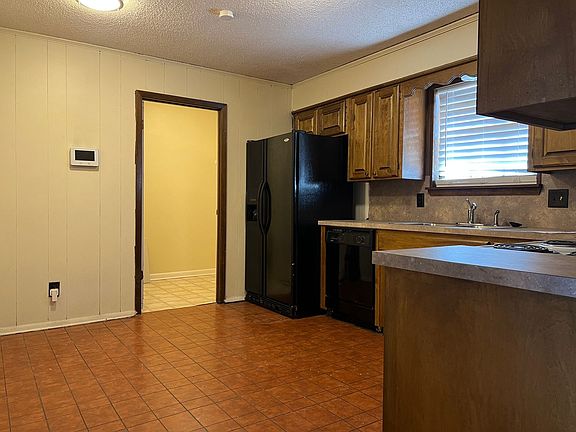 4th image of 8801 Kennesaw Mountain Dr