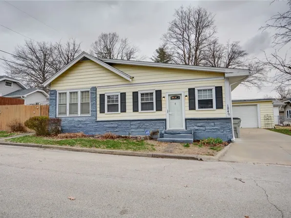 1840 W William St, Decatur, IL 62522