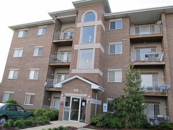 941 Swift Front View of Apt Bldg