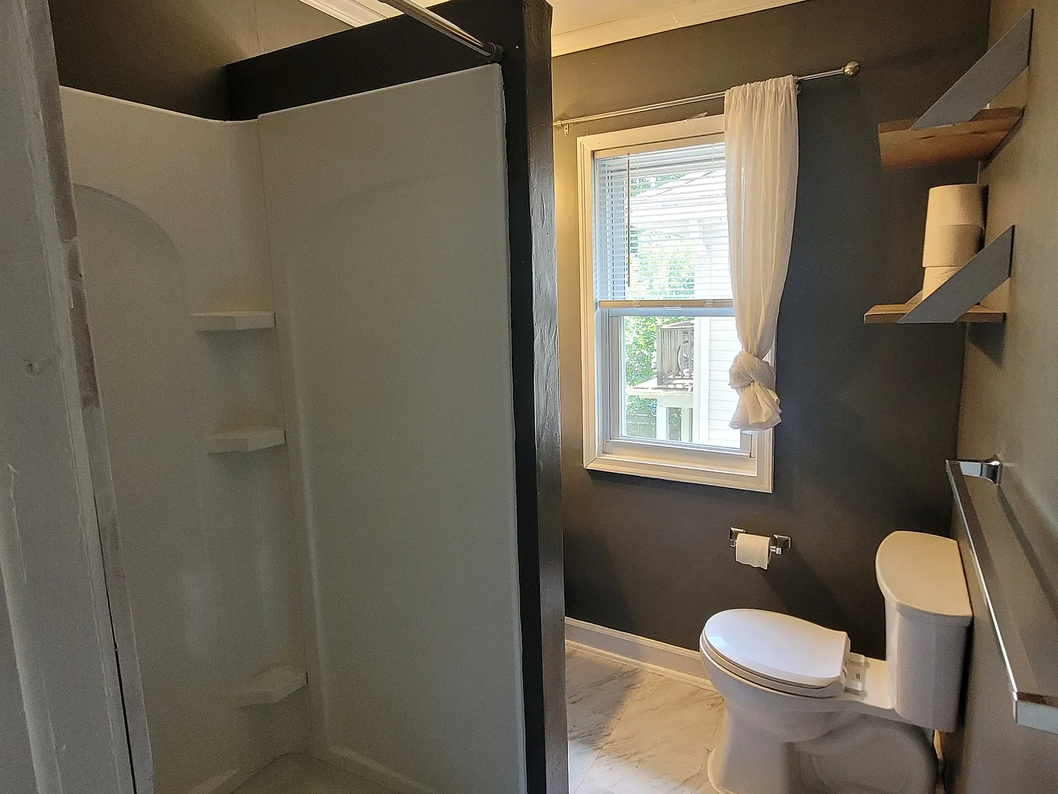 3 bed, 911 sqft, $1,800 — Photo 3