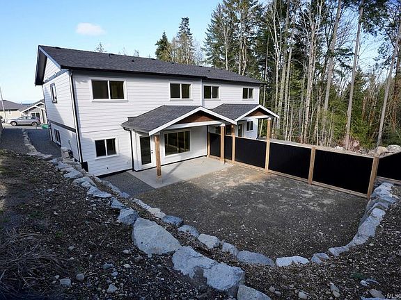 3rd image of 668 Sanderson Rd