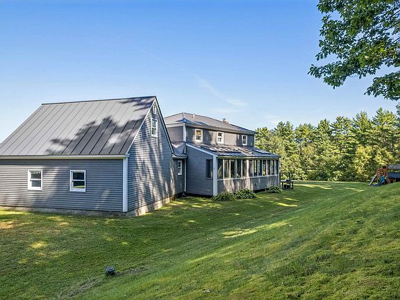 3rd image of 317 Dyer Road