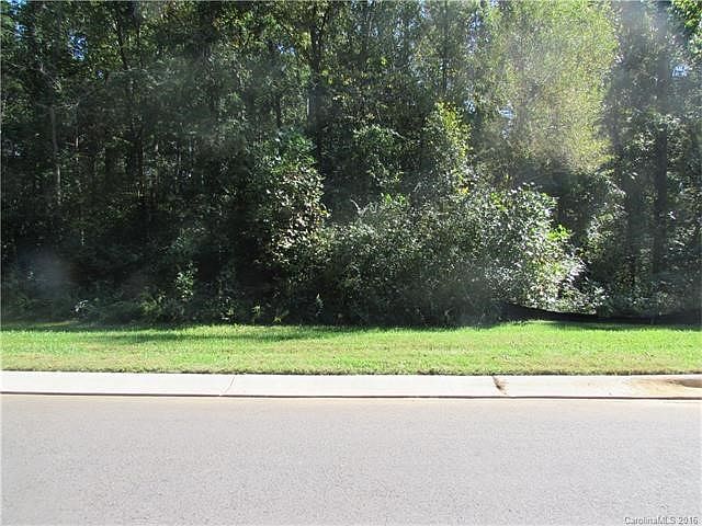 2nd image of 10010 Meadow Hollow Dr