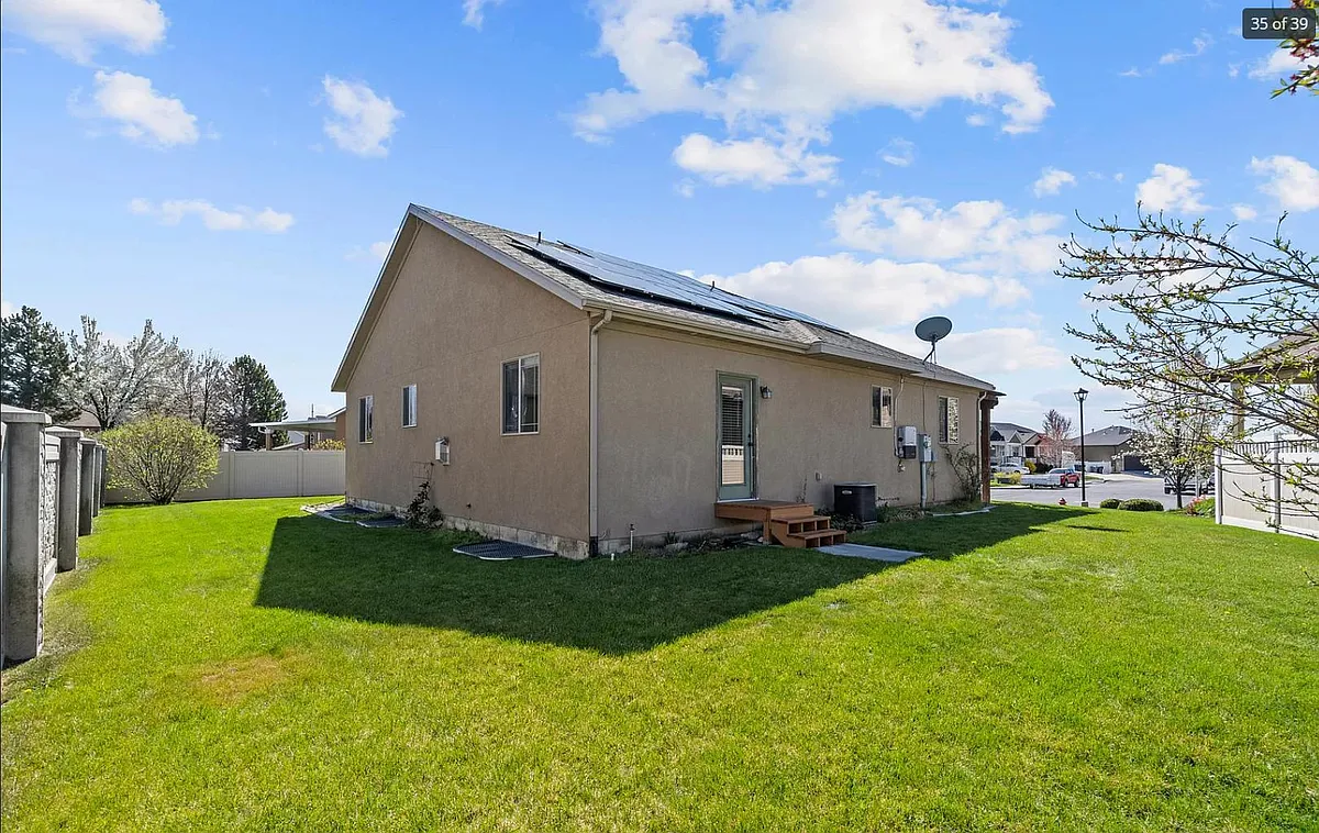 Building Photo - 568 S 360 East Cir