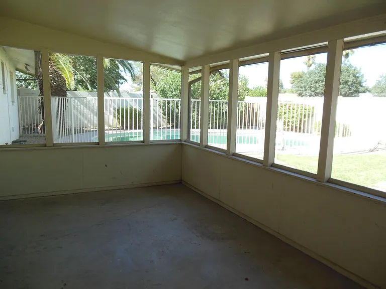 2705 S Jentilly Ln — Photo 7