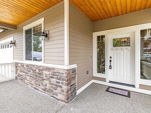 3rd image of 4435 Logan Dr NE