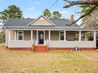 423 E Edinborough Ave, Raeford, NC 28376
