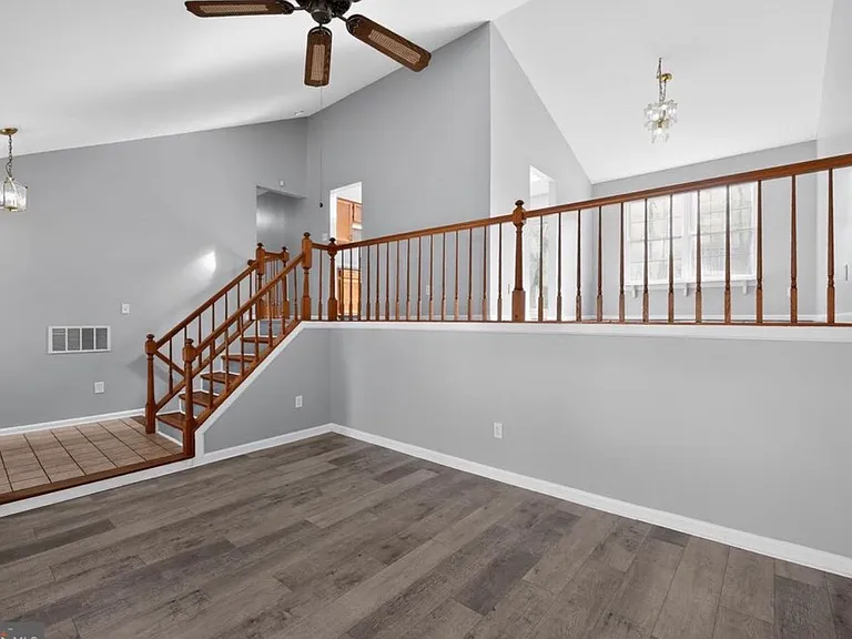 12909 Summer Hill Dr — Photo 2