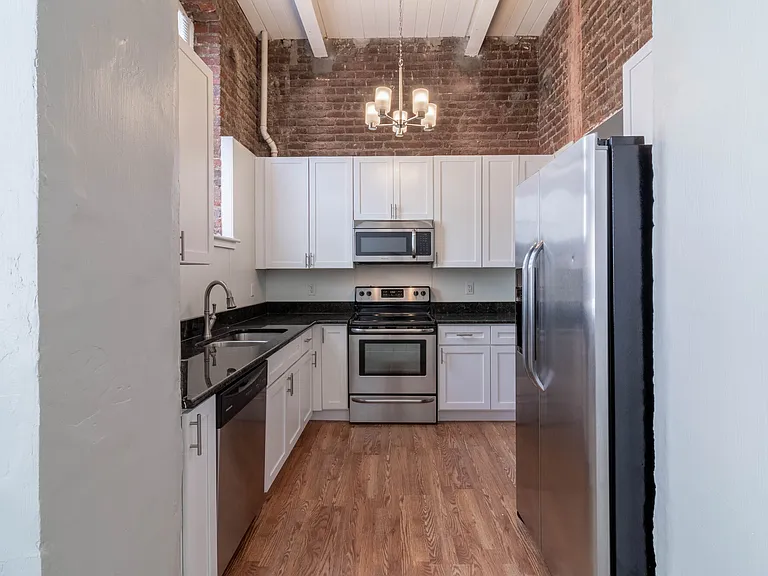 Broadway Apartments — Photo 7