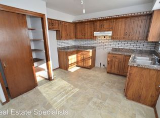 649 Ridgeway Dr, Hartland, WI 53029