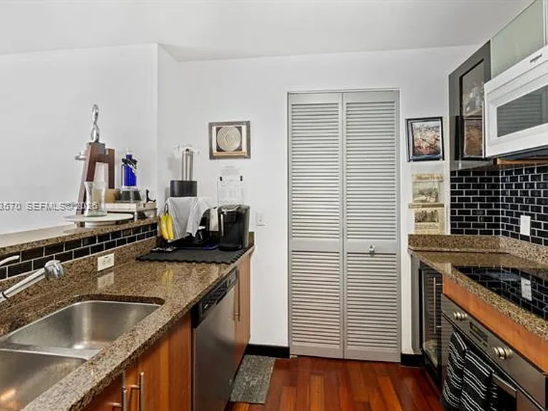 300 S Biscayne Blvd #T-2514 — Photo 6
