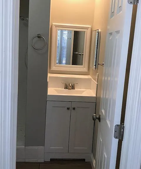 302 S Horne St #5 — Photo 5