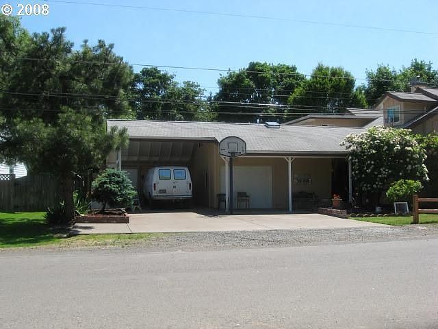 2nd image of 32722 E Mill St