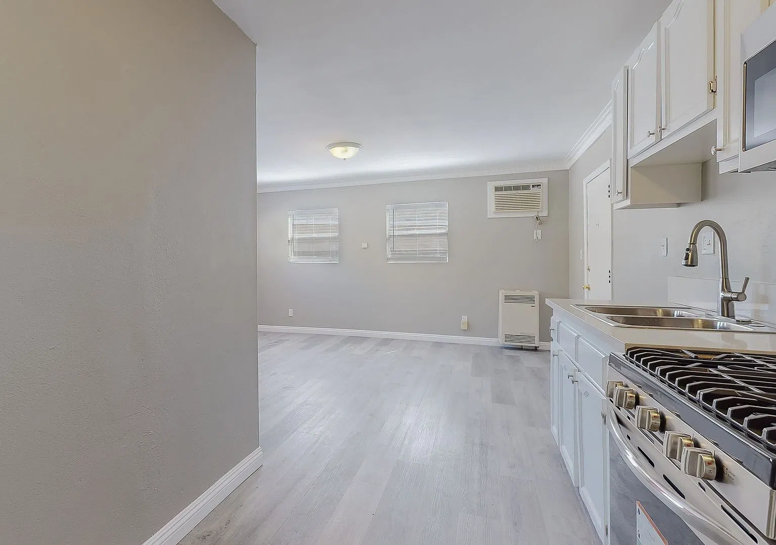 1818 N Kingsley Drive — Photo 4