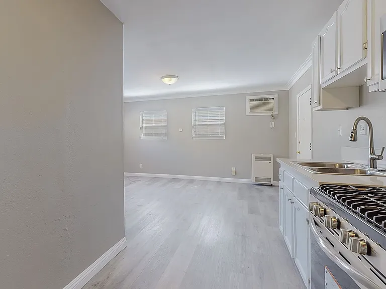 1818 N Kingsley Dr — Photo 38