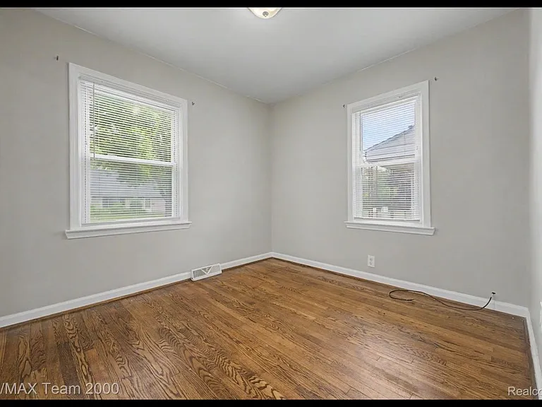 5635 Westpoint St — Photo 20