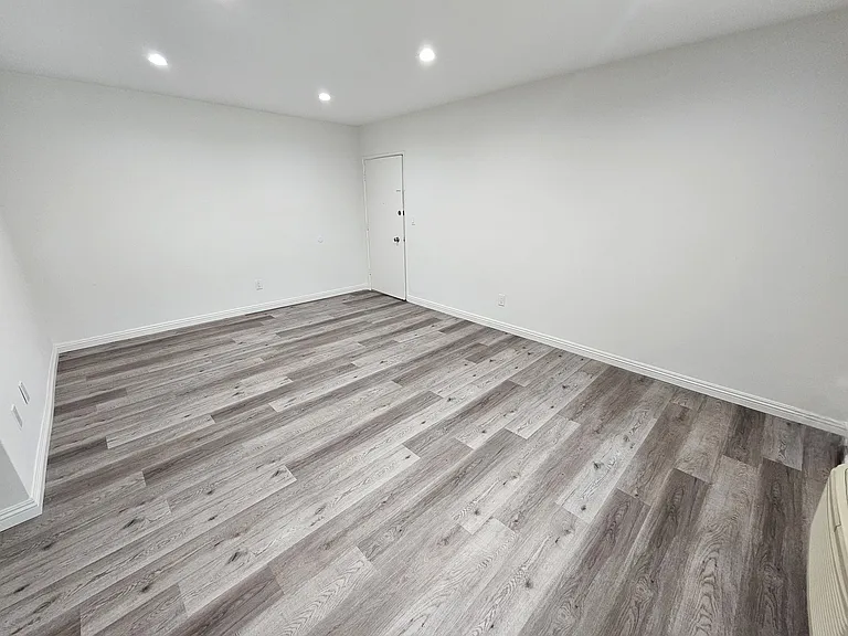 916 N Sierra Bonita Ave — Photo 17