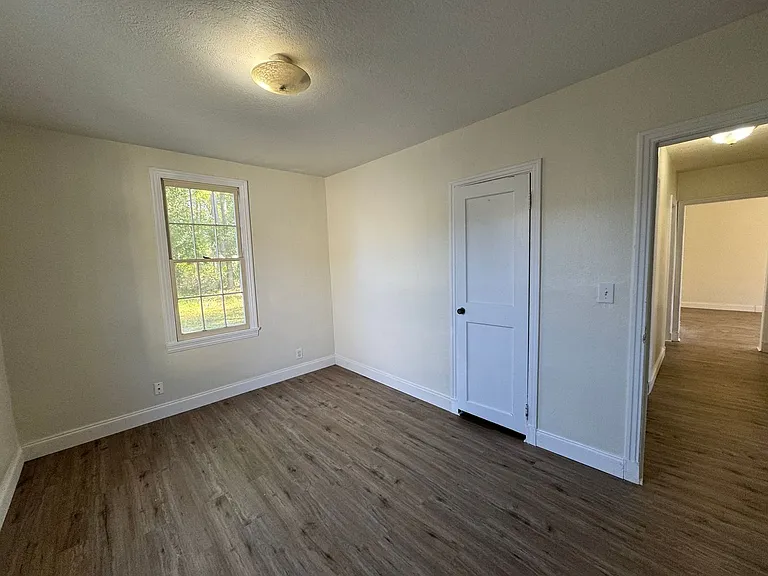 403 Helvenston St SE — Photo 6