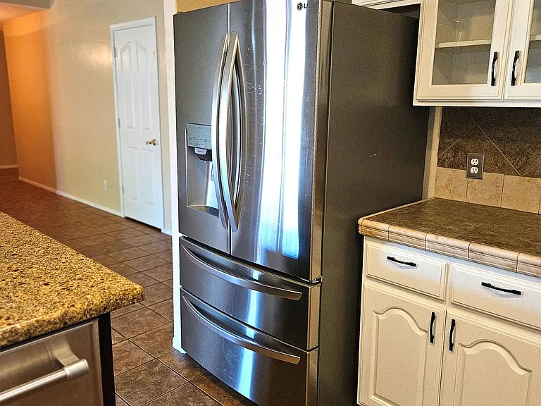 1325 S 28th Dr — Photo 11