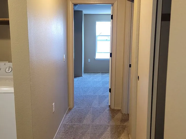 South Vista Apartments — Photo 16