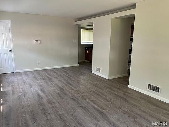 5th image of 146 Roderick Dr