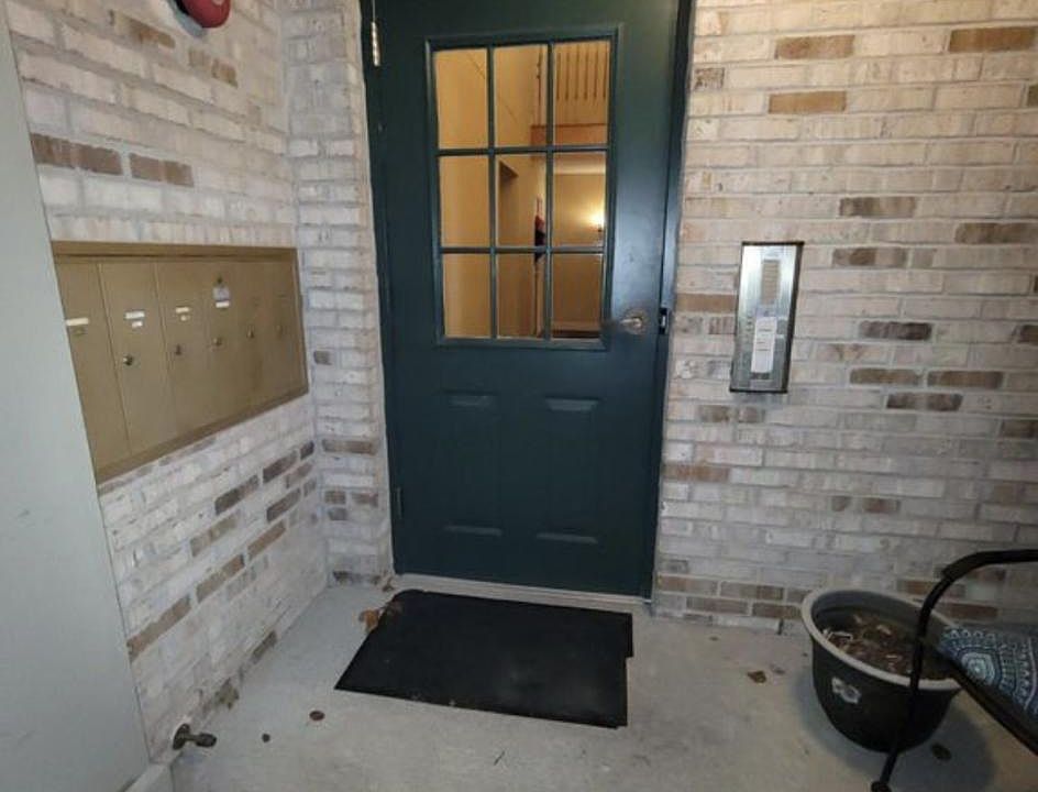 1st image of 1620 Ashley Ct APT 301