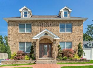 75 Renison Dr, Westbury, NY 11590