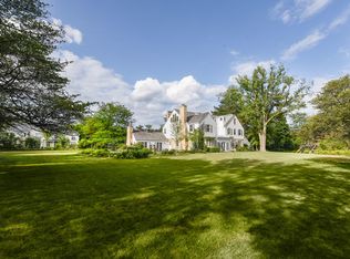 2315 Clover Ln, Northfield, IL 60093