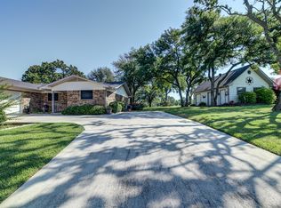 412 Half Moon Way, Runaway Bay, TX 76426