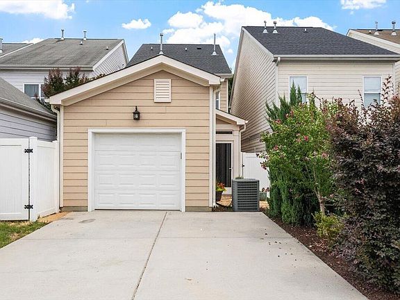 4th image of 988 Ambergate Sta