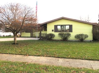 1207 Long Ct, Sterling, IL 61081