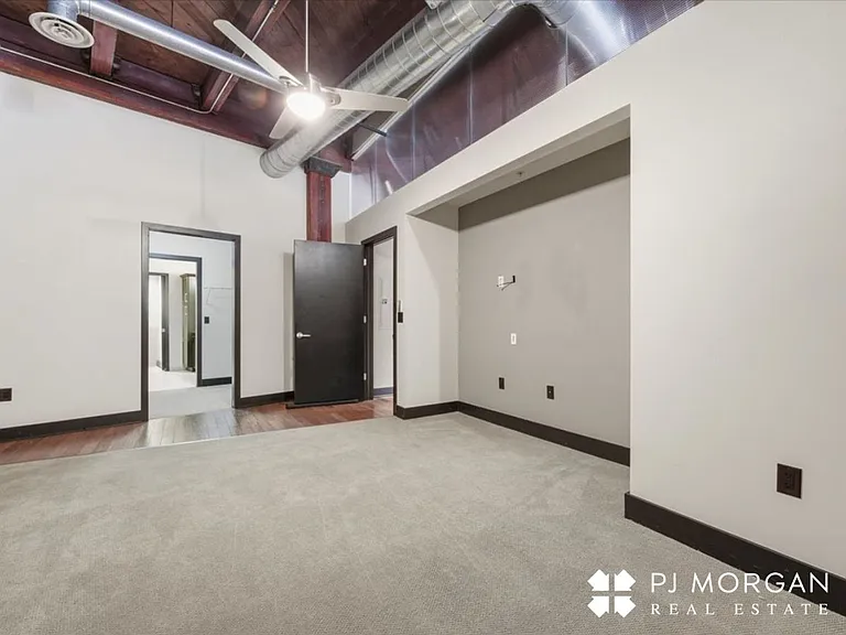 The Residence at Old Marketplace — Photo 10