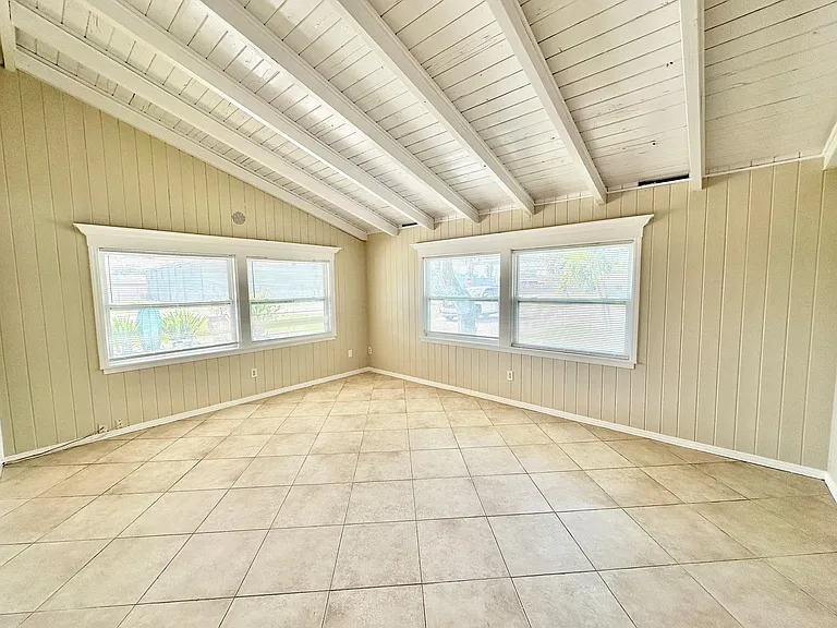 3140 Caledonia Ave — Photo 6