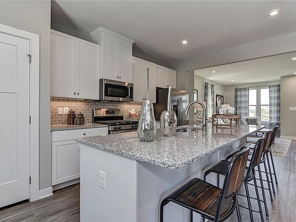 3rd image of 122 Capeside Ct #13F