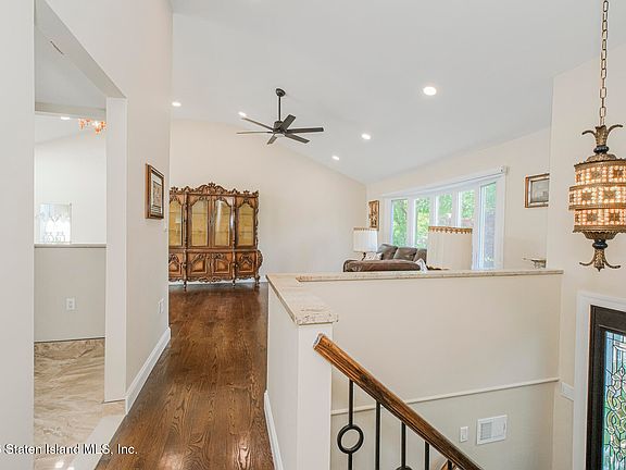 4th image of 118 Elmbank St