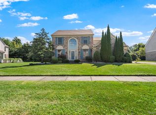 316 Queen Anne Dr, Canton, MI 48187