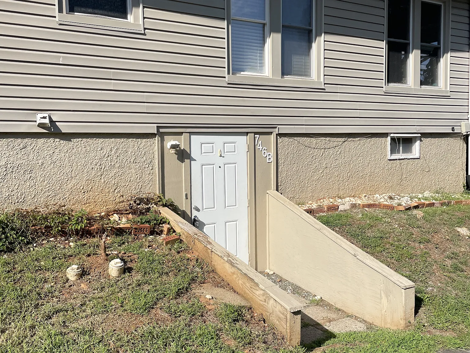 746 Rio Rd E - Apt B — Photo 1
