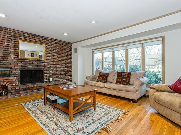 2nd image of 67 Murray Dr