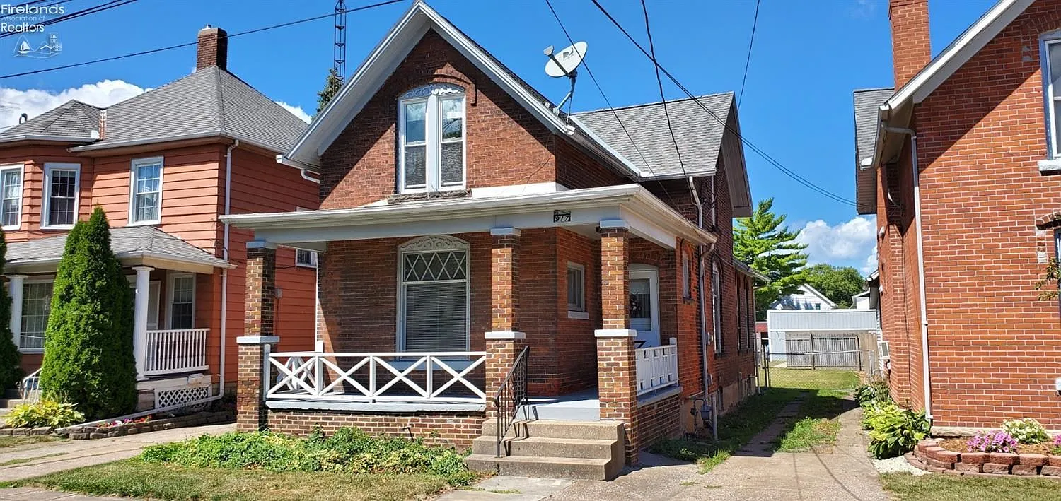 917 W Osborne St photo 1