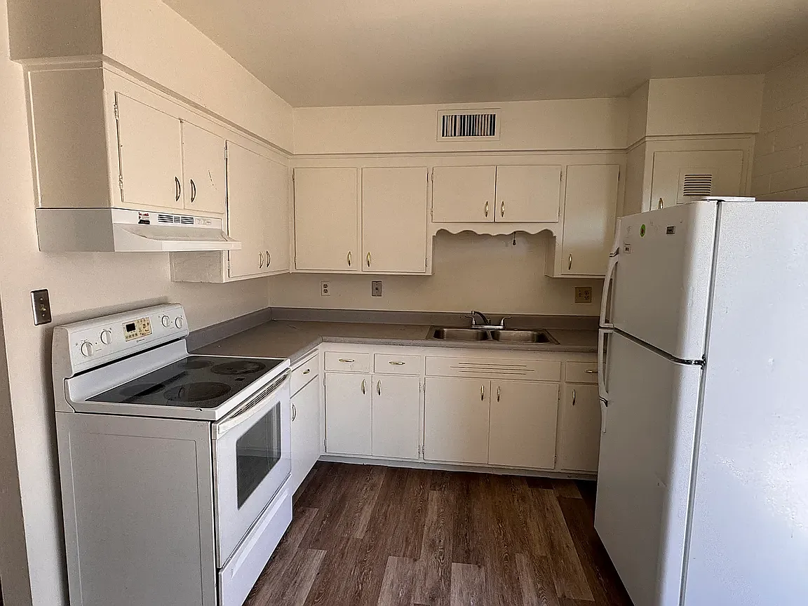 Koko Palms Apartments — Photo 1