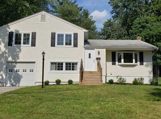 15 Merrick Rd, Poughkeepsie, NY 12603