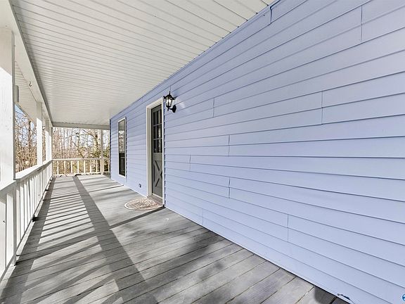 3rd image of 374 Shagbark Trl